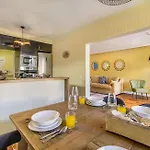 アパート Cascais Calm & Spacious Retreat リスボン