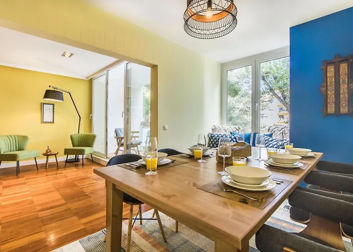 דירה Cascais Calm & Spacious Retreat ליסבון
